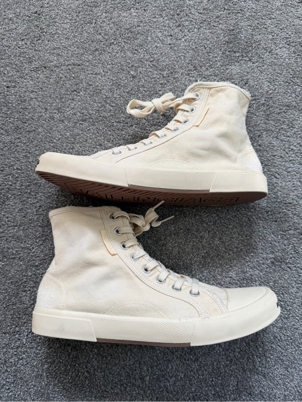 Size 42 - Balenciaga Paris High Top Sneakers cream/White Distressed Canvas - Picture 2 of 9